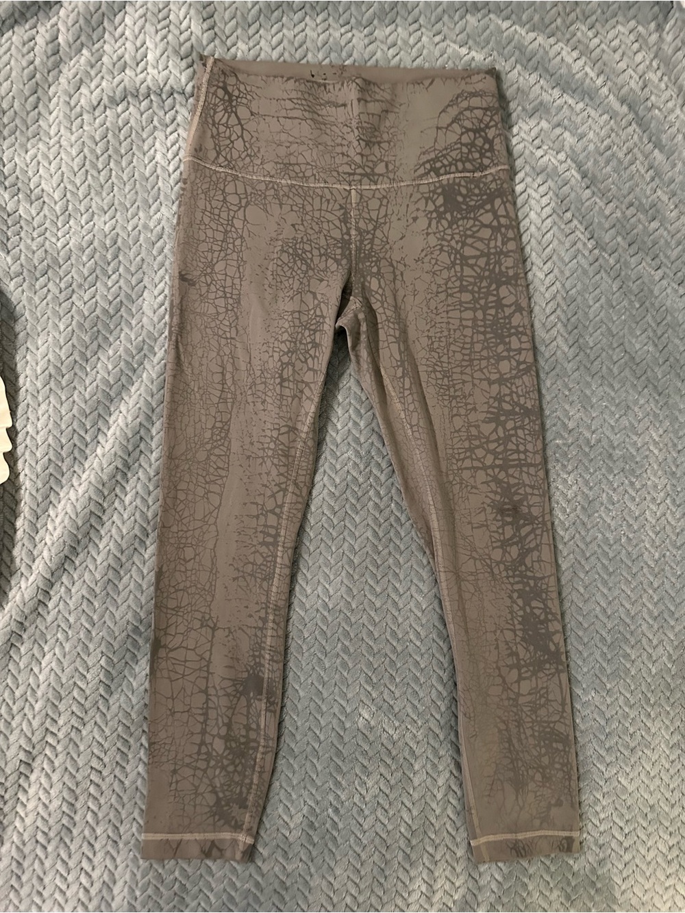 lululemon athletica Cropped Taupe Gray Crackle-Print Leggings